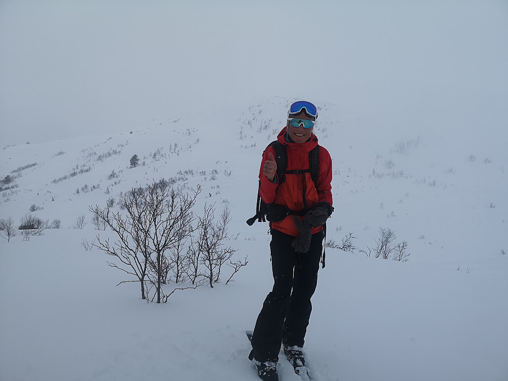 Undertegnede på vei ned fra nordsida, på Meraftashornet 739