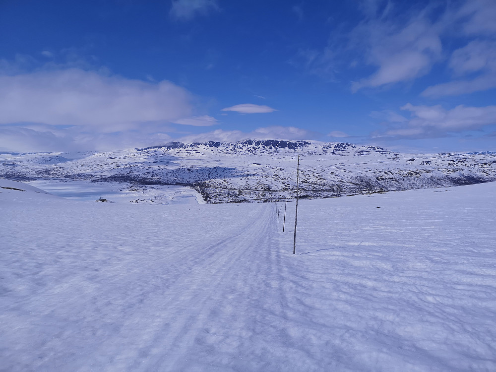 Lurt å følge trasseen nedover på slike snøforhold som i dag