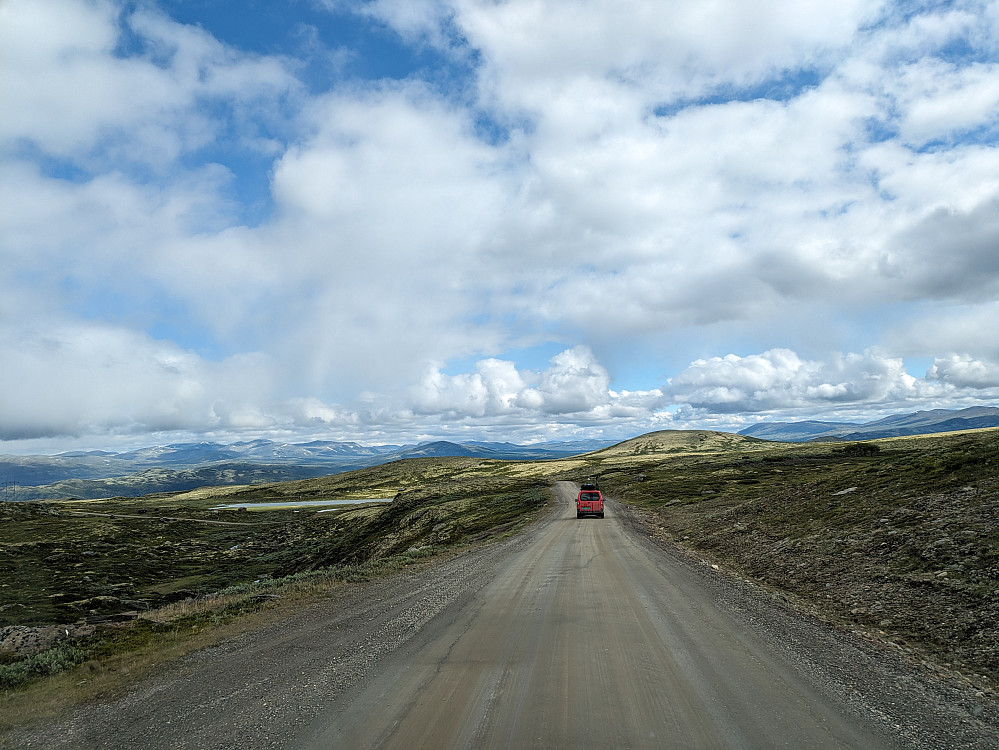 På tur over Slådalsvegen fra Vågå mot Lesja