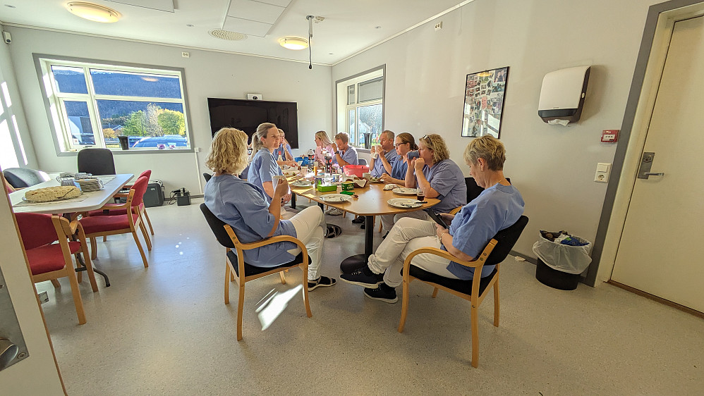 Jeg disket opp med avslutningslunsjnfor gode kolleger på min siste arbeidsdag på Eid Legekontor, nå klar for å komme tilbake til Nordfjord sjukehus :-) 