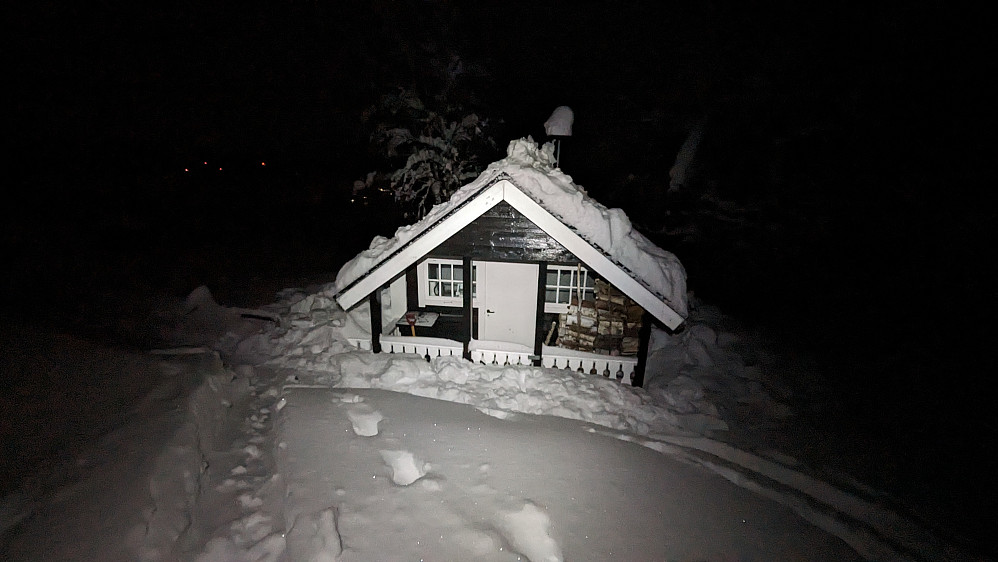 Ove hadde tatt turen til støylen og måket taket 