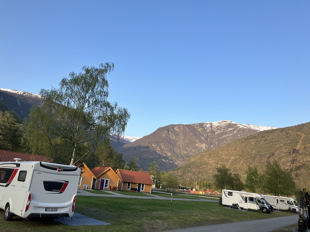 På plass, foreløpig Lærdal