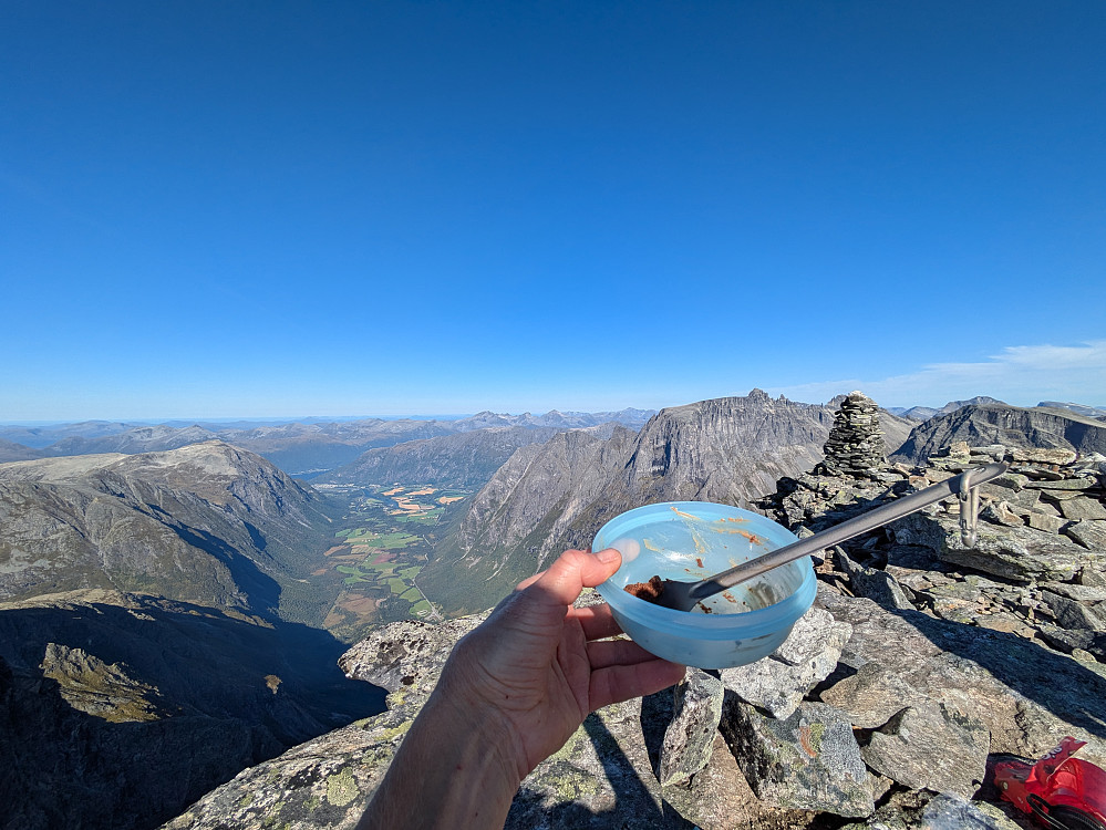 Vi feirer med himmelsk sjokoladekake 