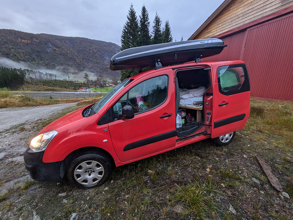 Ikke den festligste overnattingsspotten, men ganske fredelig:-)