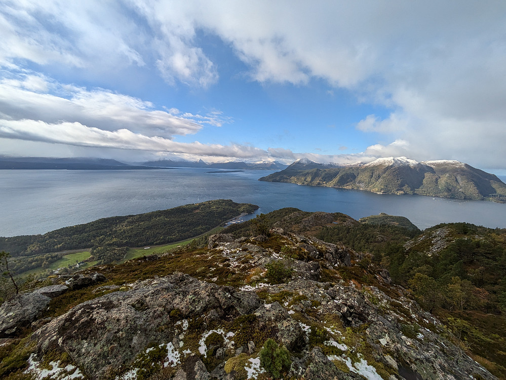 Mot Otrøya, Midsund