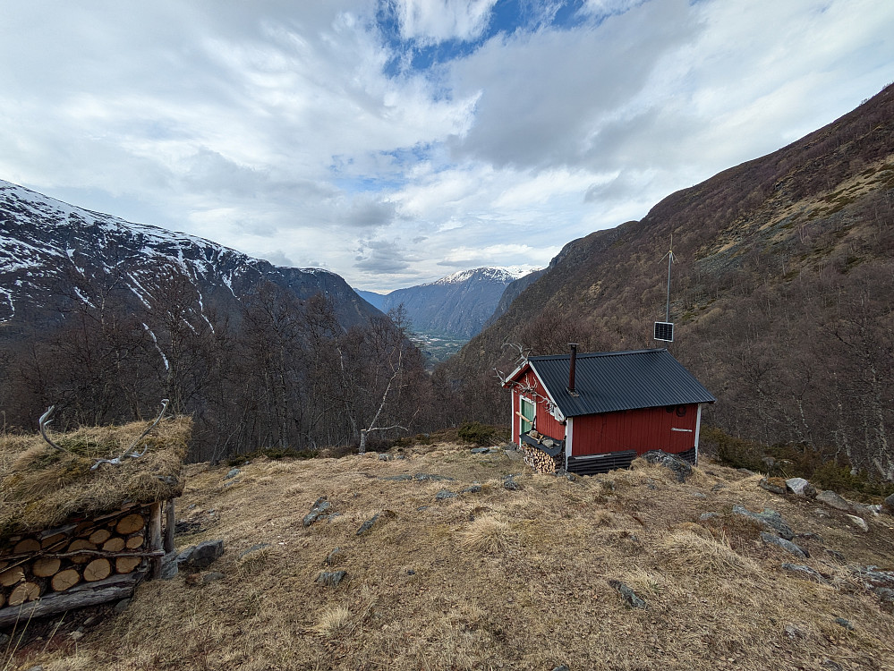 En flott jaktbu på ca 940 meters høgde 