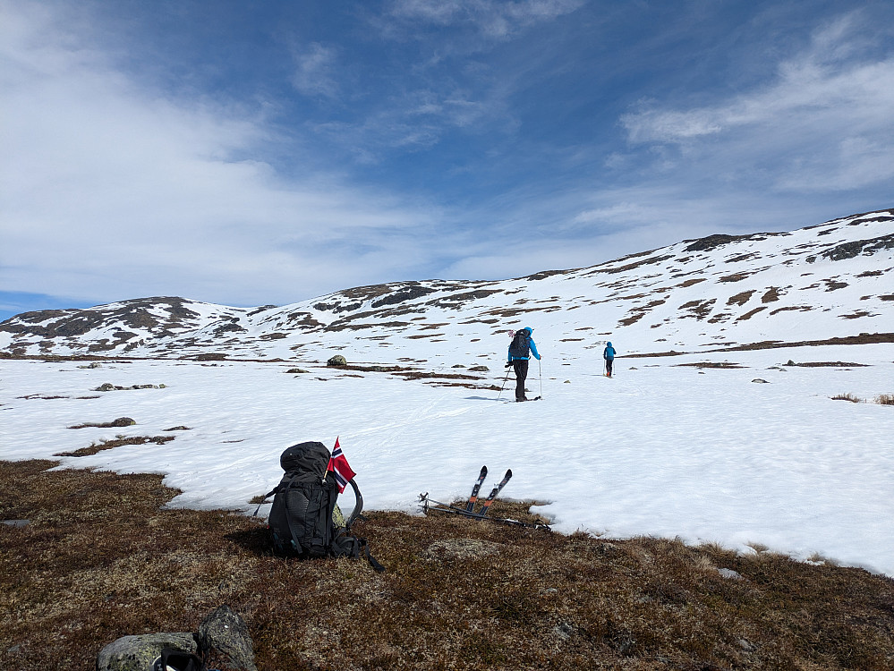 Etter nesten 4 km til fots, var det endelig dags  til å få skia på