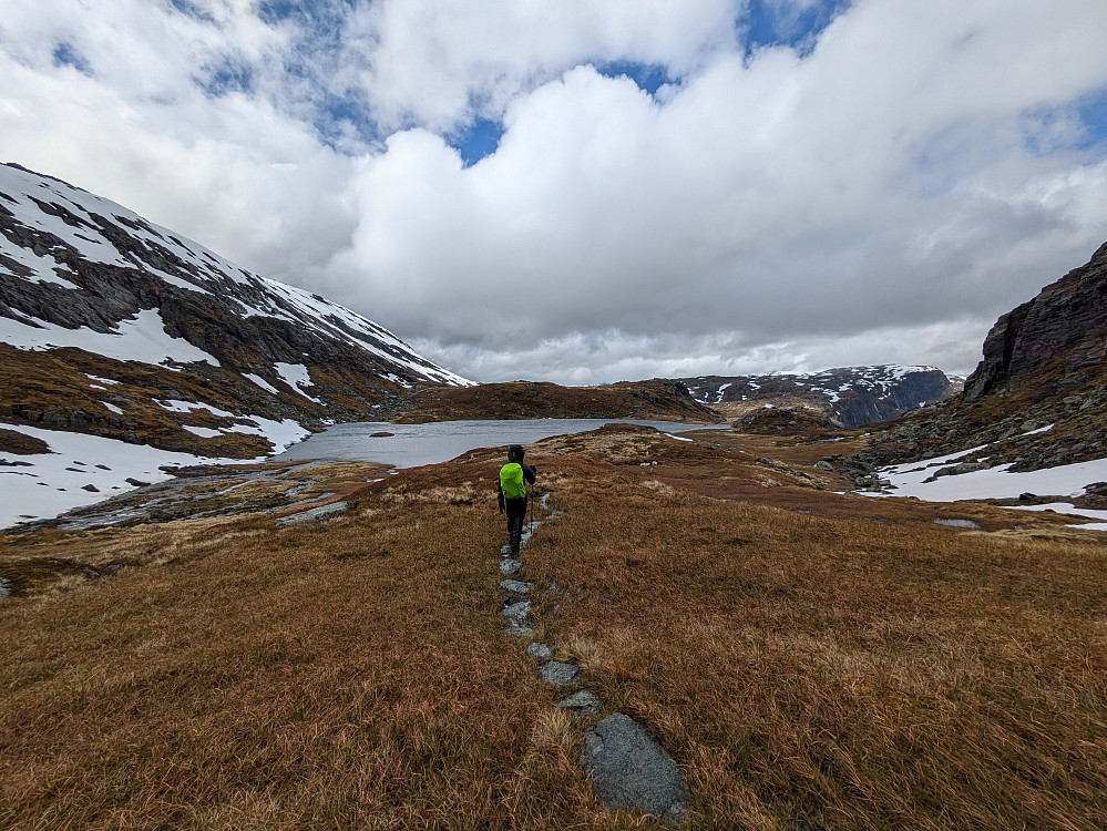 Vi har kommet oss over Fagredalsreset i stri vind, regn og hagl og er lettet :-) 