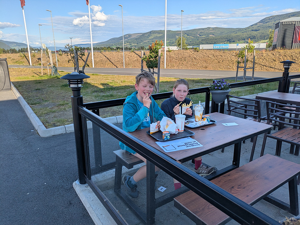Burger King på Vinstra, før Carla hektes av familien 