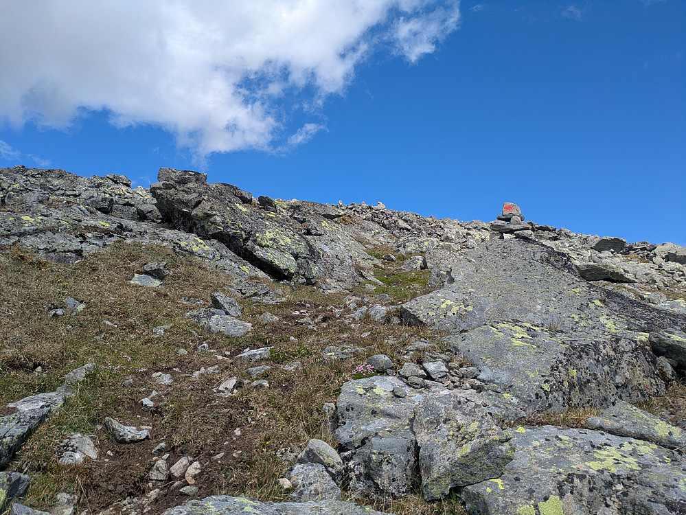 Kom inn på rødmerka rute når jeg nærmet meg toppen av Grøhøe 