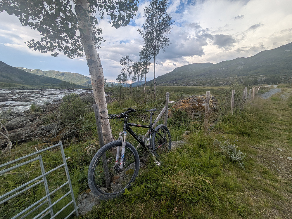 Sykkel ved brua og 800 meter igjen til bilen