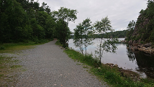 The southern corner of Småvatnet