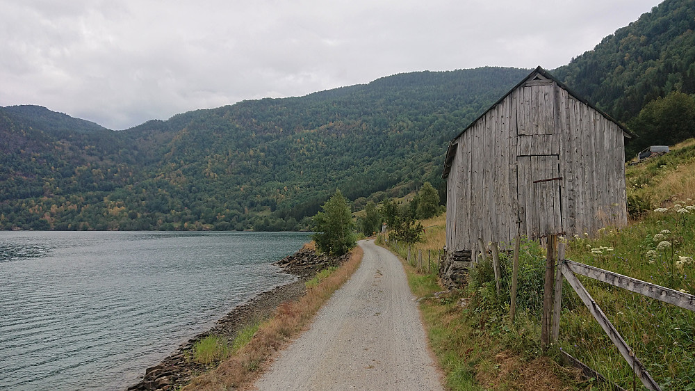 The private gravel road alongside Barsnesfjorden