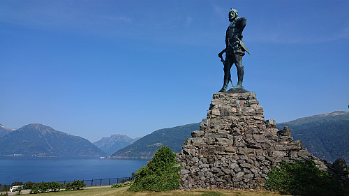 Fridtjov den Frøkne with Hella in the background