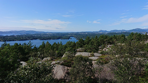 North from Rødsaksla with Lyderhorn and Løvstakken to the right and Liatårnet to the left