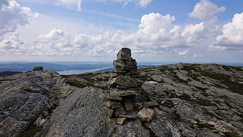 The summit of Storevasseggene with the northwestern cairn in the background