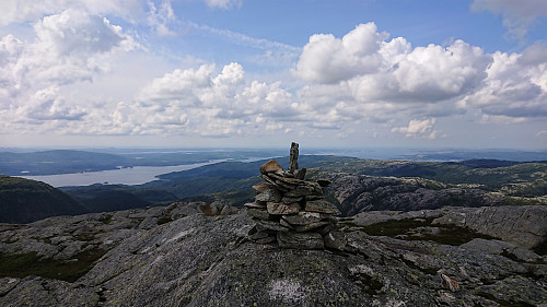Southwest from the northwestern cairn at Storevasseggene