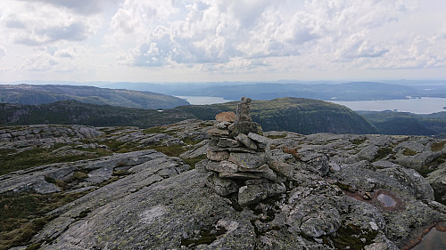 The northwestern cairn at Storevasseggene