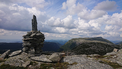 Blådalsnipa with Ådneburen in the background