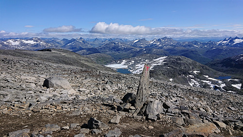 Towards Jotunheimen from the start of the descent