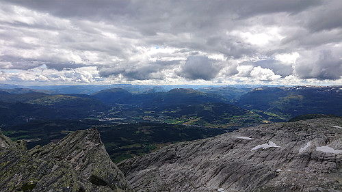 Southeast from Lønahorgi