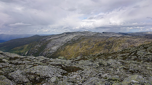 Towards Tvarafjellet and Volafjellet from the descent with Horn to the left