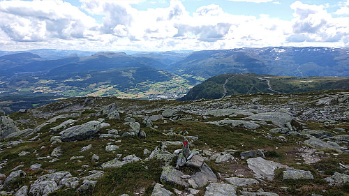 Descending towards Hangur