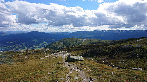 Descending towards Hangur