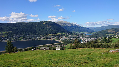 Hangurstoppen and Lønahorgi from the final part of the descent to Gjelle