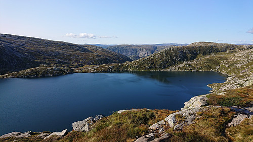 Øvstavatnet with Gleinefjellet in the background