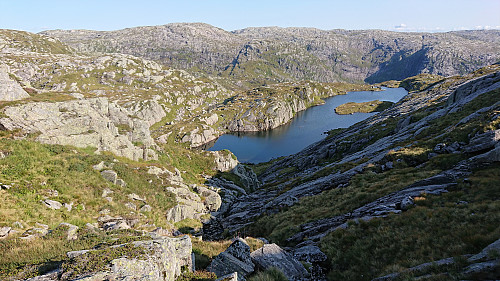 Descending towards Heimsta Geitaskarvatnet