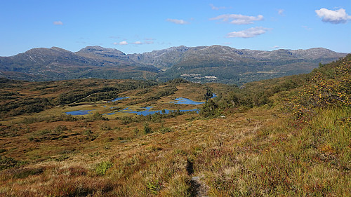 Skånavotna with Steinskvanndalen and its the surrounding peaks in the background