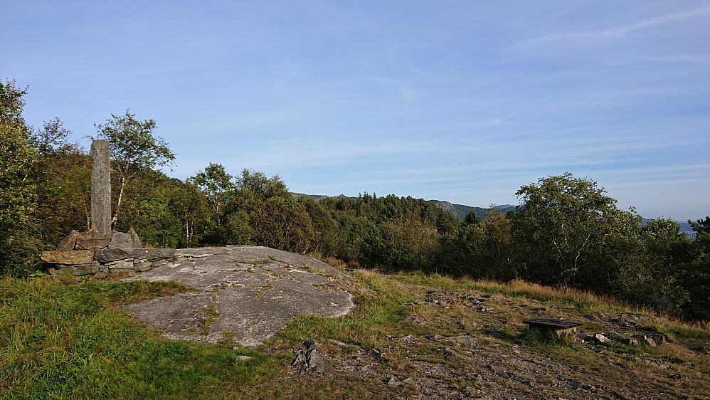 Hellen festning with the antenna at Rundemanen in the background