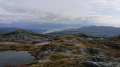 South/southeast from Lukefjellet towards Øynefjorden with Gravdalshorga to the right