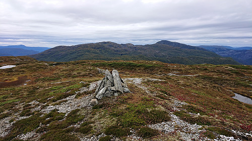 Nessteinen with Lukefjellet and Våganipen in the background