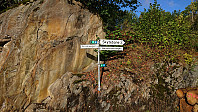Hiking signs at Tørvik