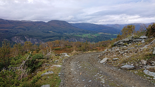 The start of the tractor road from Krokavatnet to Sandven