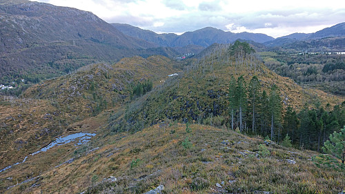 Looking back at Nedstaheia (left) and Haukheia (right) from the ascent to Storenuvarden