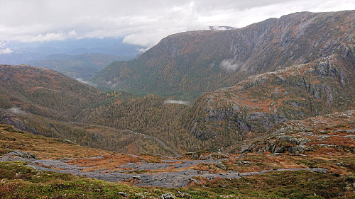 Looking back down at Straumsdalen from the ascent to Tofjellet