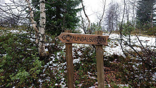 The sign indicating the start of the old Raundalsvegen