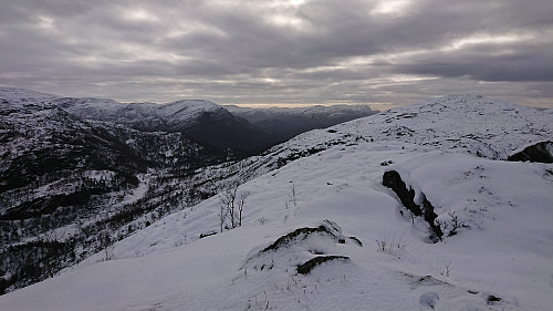 Toppfjellet with Eidsstølen down to the left and Midtnakken to the right