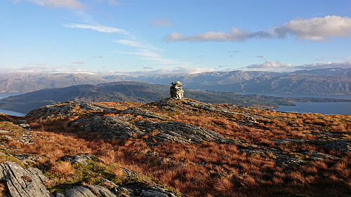 Gravdalshorga with Varaldsøy in the background