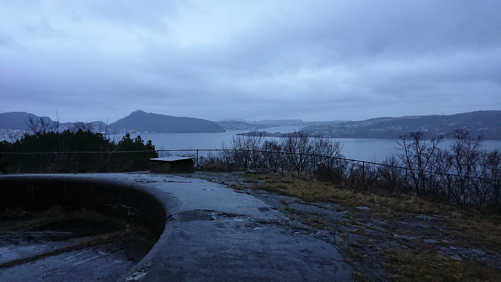 Hellen festning with Lyderhorn and Askøybroen in the background