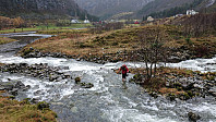 Petter crossing Kvernhuselva