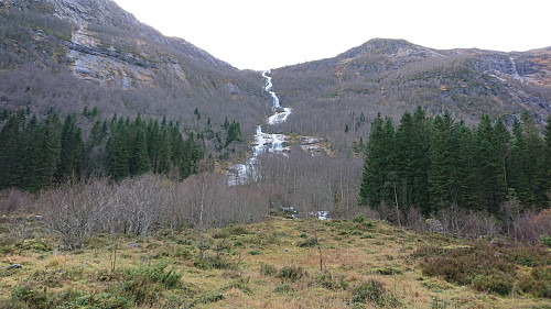 Looking back up at Kvernhuselva and Fjellfossen