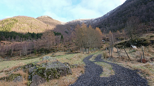 The tractor road towards Fjellet