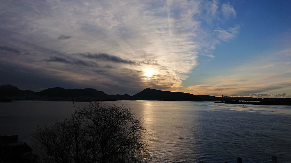Towards Lyderhorn from Dronning Mauds Utsikt in Helleveien