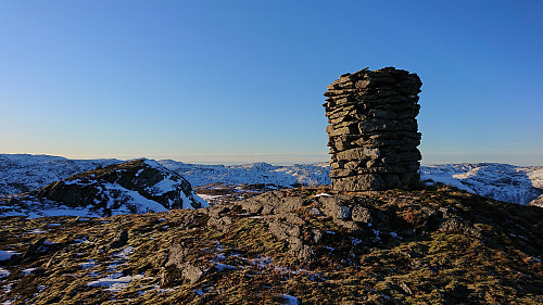 The two summits at Svartetjørnfjellet with the one to the left being the highest one