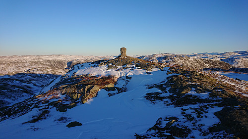 The large cairn from the southern summit