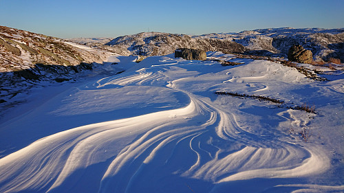 Snow art with Gleinefjellet in the background